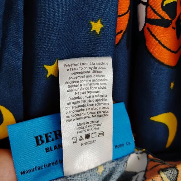 New Peanuts Snoopy Spooky Halloween Queen Sheet Set Pumpkin Navy Blue Stars Moon - Picture 8 of 8